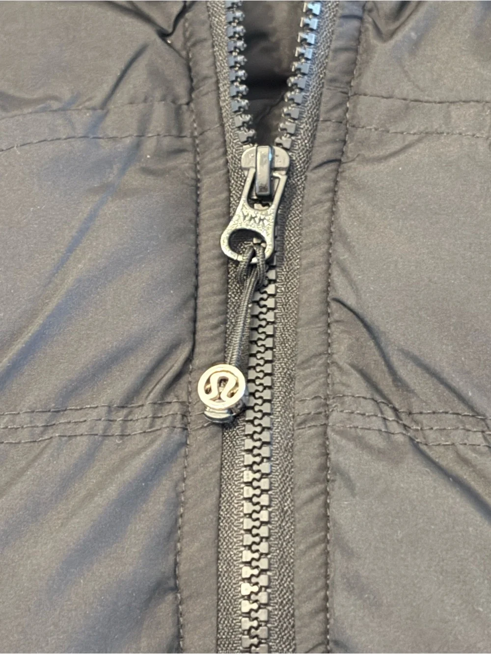 Lululemon Women’s Black Hooded Zip Front Puffer Quilted Running Vest Size 2